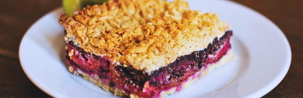 Baked fruit crumble